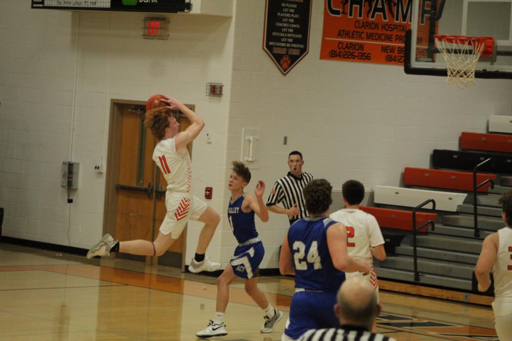 https://clarionsportszone.com/wp-content/uploads/2022/01/B-BB-2021-22-0002-Nate-Girvan-Christian-Simko-1050x699.jpg